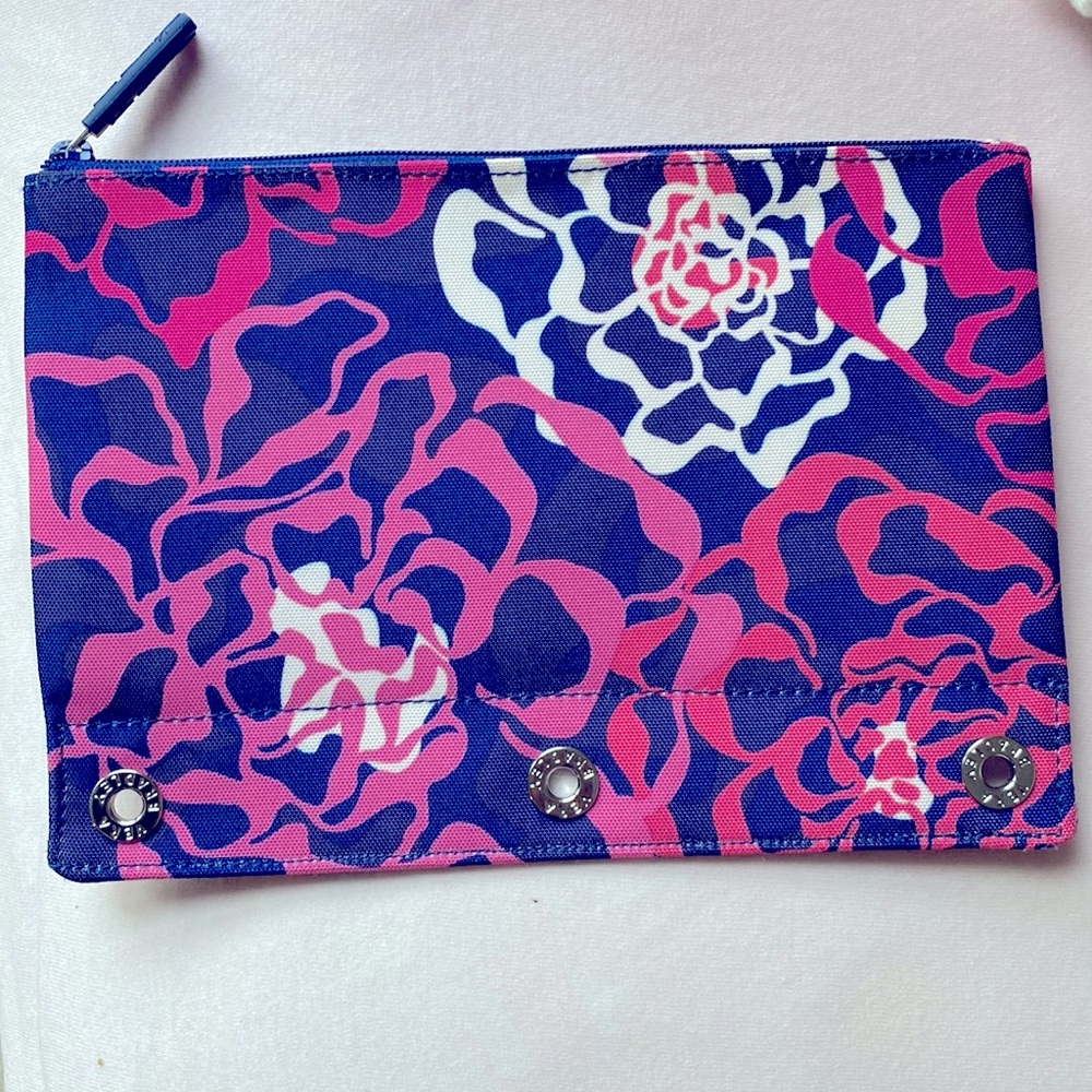 New without tag Vera Bradley Flower Pouch. Perfect for pens or accessories.